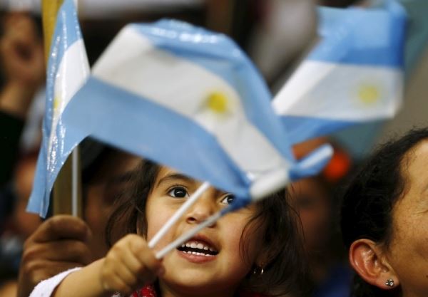 Аргентина пообещала отказаться от доллара