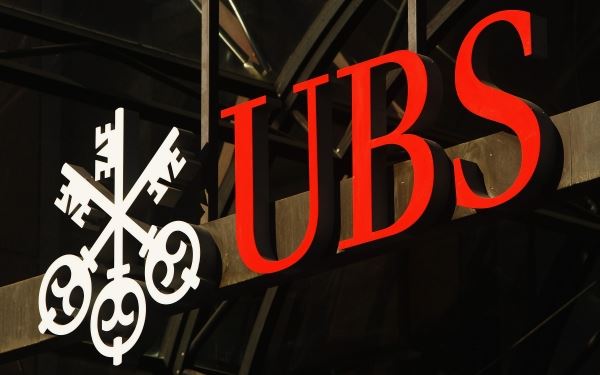 Акции UBS обвалились на 16% на фоне покупки Credit Suisse