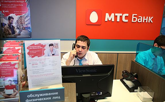 У МТС-банка возникли проблемы с конвертацией долларов в рубли для юрлиц