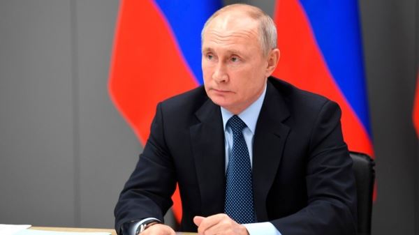 Владимир Путин отметил разницу между пенсионными реформами в России и во Франции